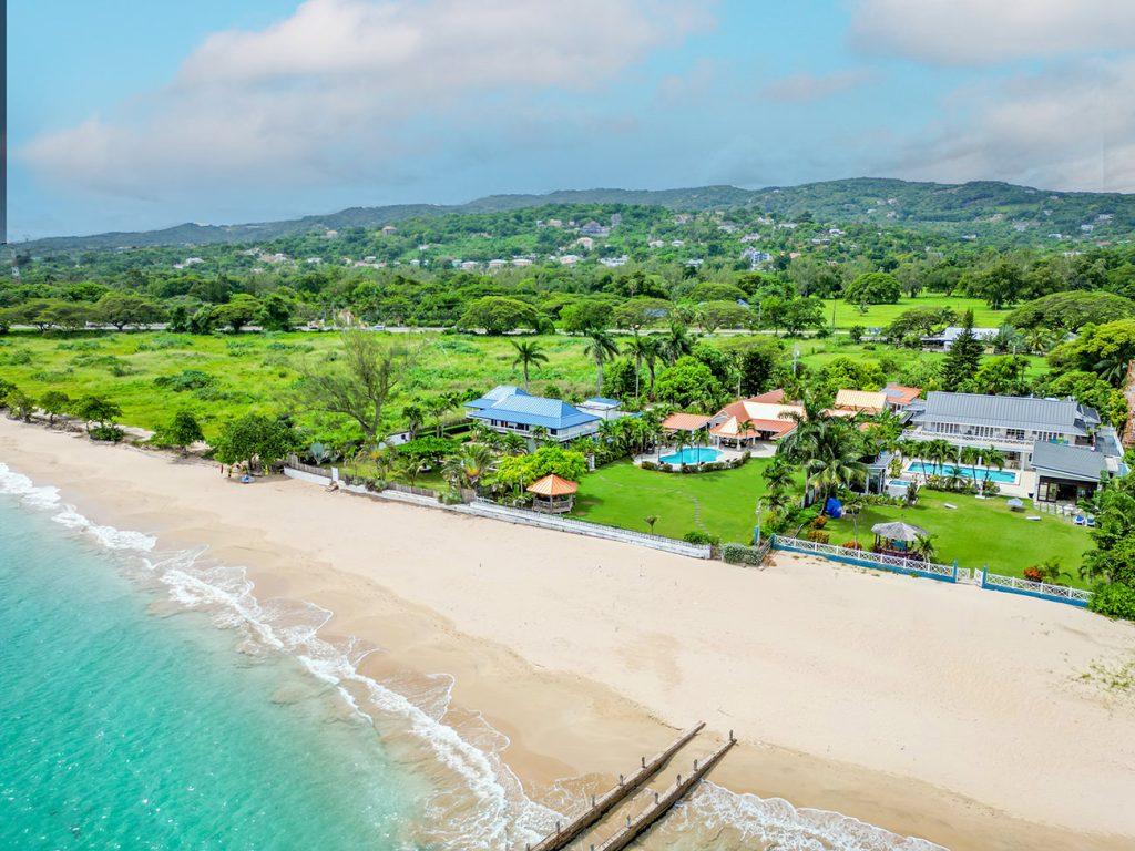 Sunspot Villa – Deluxe Beachfront Villa in Runaway Bay, Jamaica